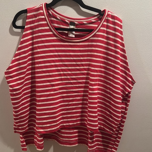 We The Free Madness Red & White Striped Muscle Tank Side Slits High Low Medium - Picture 3 of 6